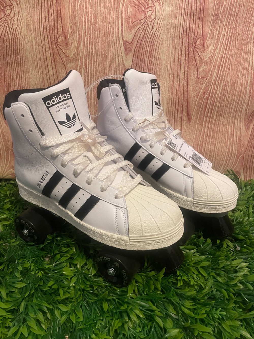 adidas Women’s SUPERSTAR 82 ROLLER SKATE